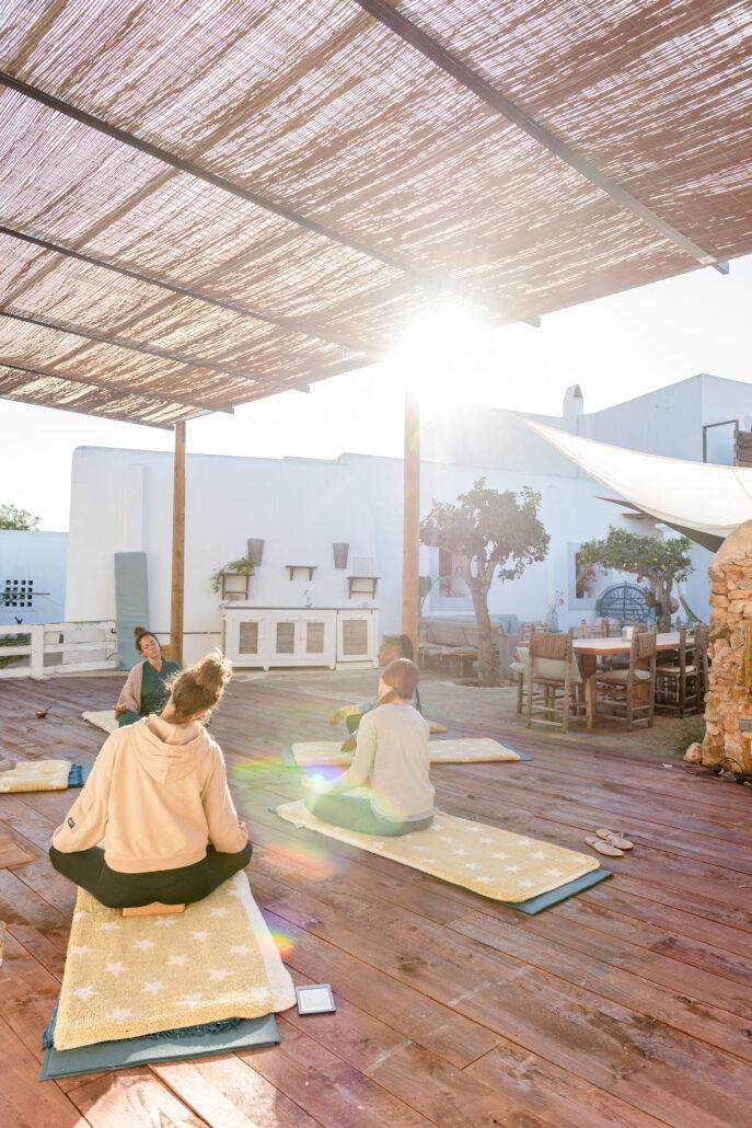YOGA MINDFULNESS IBIZA GROEI IN ZELFLIEFDE, ZINGEVING EN GELUK