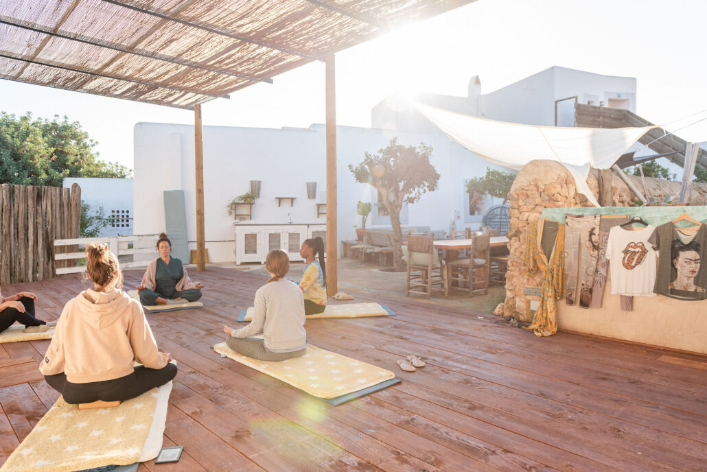 YOGA MINDFULNESS IBIZA GROEI IN ZELFLIEFDE, ZINGEVING EN GELUK
