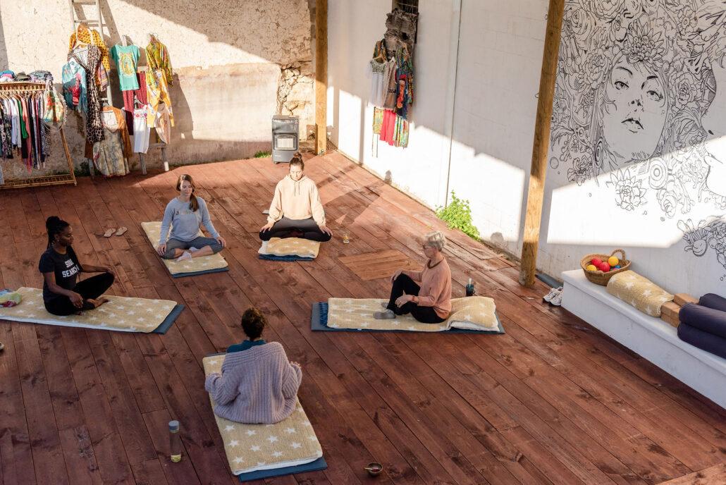 YOGA MINDFULNESS IBIZA GROEI IN ZELFLIEFDE, ZINGEVING EN GELUK