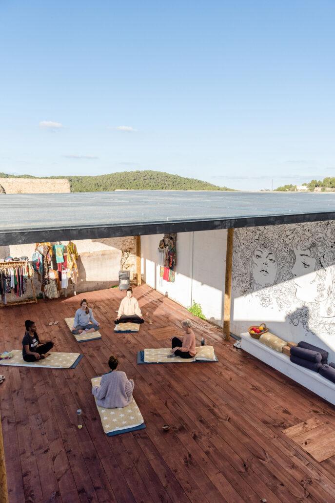 YOGA MINDFULNESS IBIZA GROEI IN ZELFLIEFDE, ZINGEVING EN GELUK