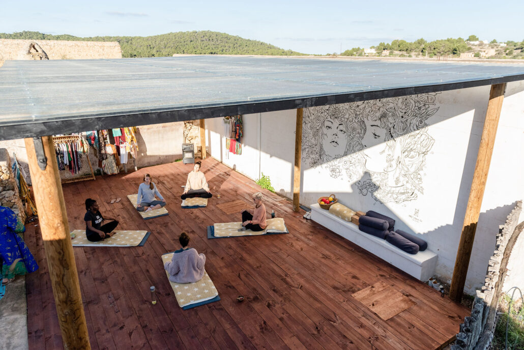YOGA MINDFULNESS IBIZA GROEI IN ZELFLIEFDE, ZINGEVING EN GELUK