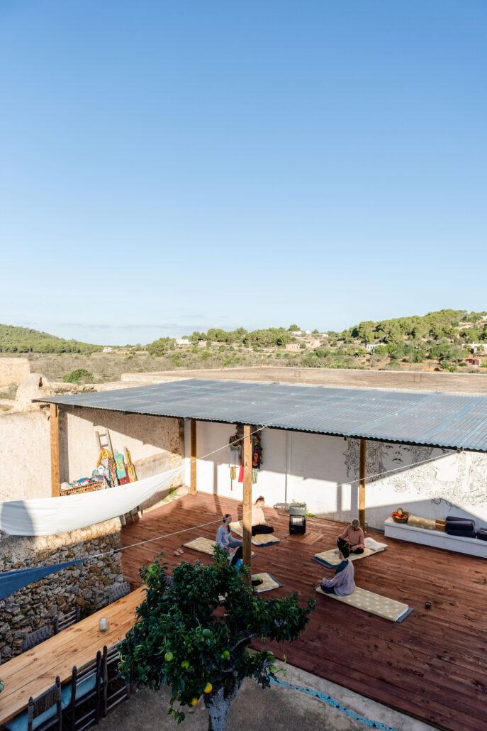 YOGA MINDFULNESS IBIZA GROEI IN ZELFLIEFDE, ZINGEVING EN GELUK