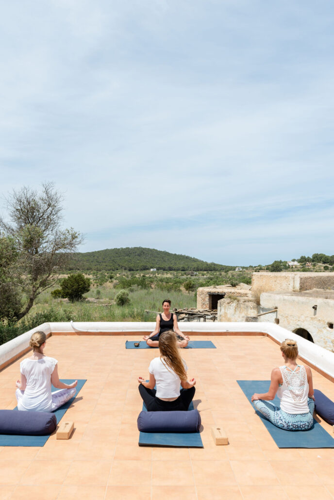 YOGA MINDFULNESS IBIZA GROEI IN ZELFLIEFDE, ZINGEVING EN GELUK