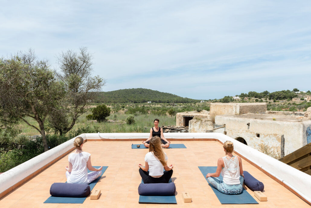 YOGA MINDFULNESS IBIZA GROEI IN ZELFLIEFDE, ZINGEVING EN GELUK