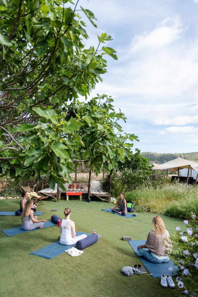 YOGA MINDFULNESS IBIZA GROEI IN ZELFLIEFDE, ZINGEVING EN GELUK