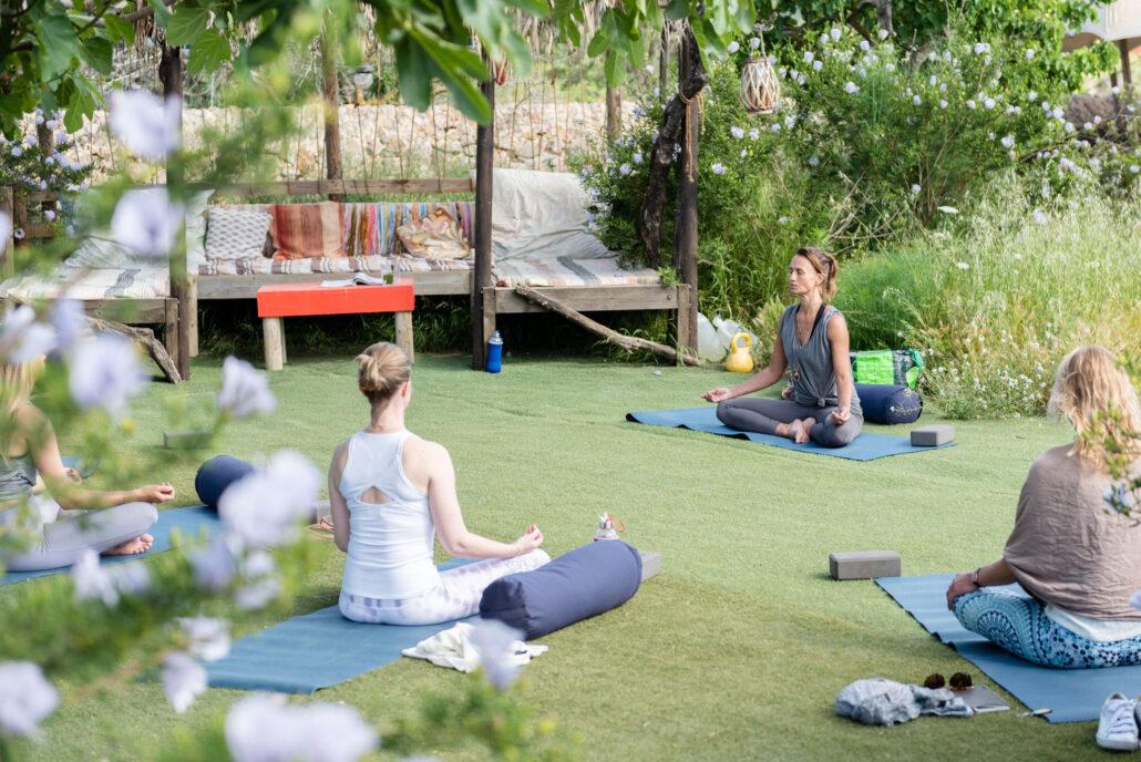 YOGA MINDFULNESS IBIZA GROEI IN ZELFLIEFDE, ZINGEVING EN GELUK