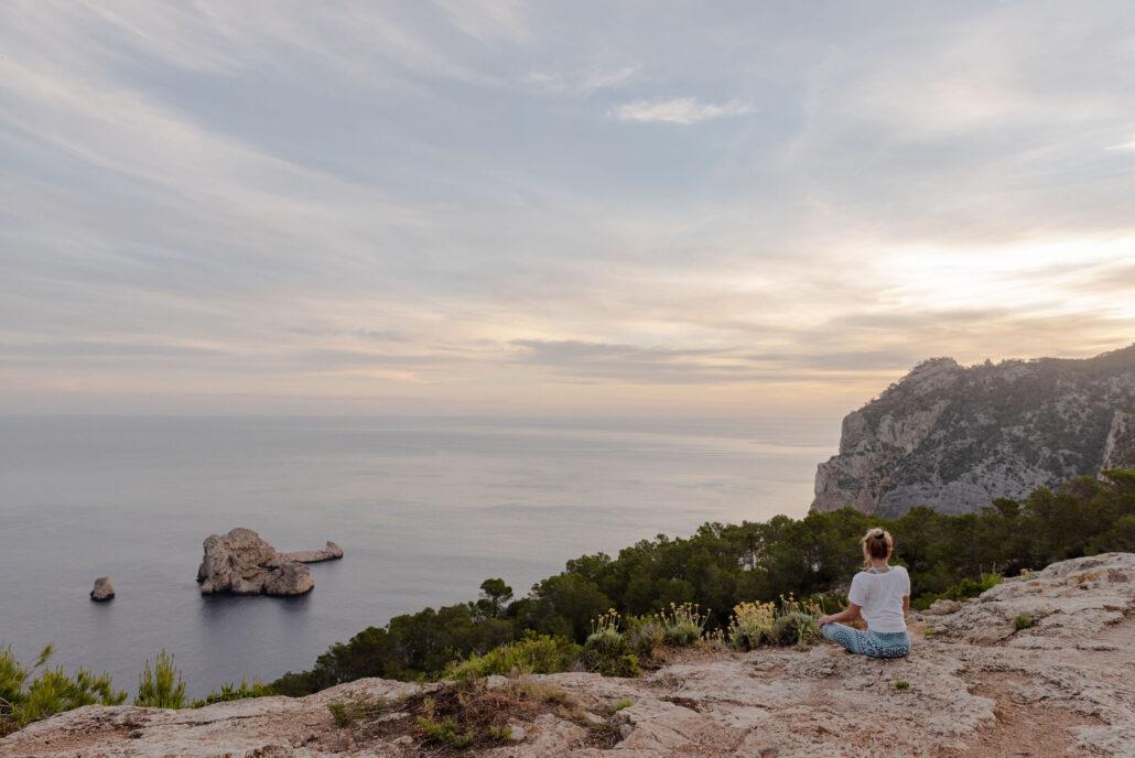 YOGA MINDFULNESS IBIZA GROEI IN ZELFLIEFDE, ZINGEVING EN GELUK