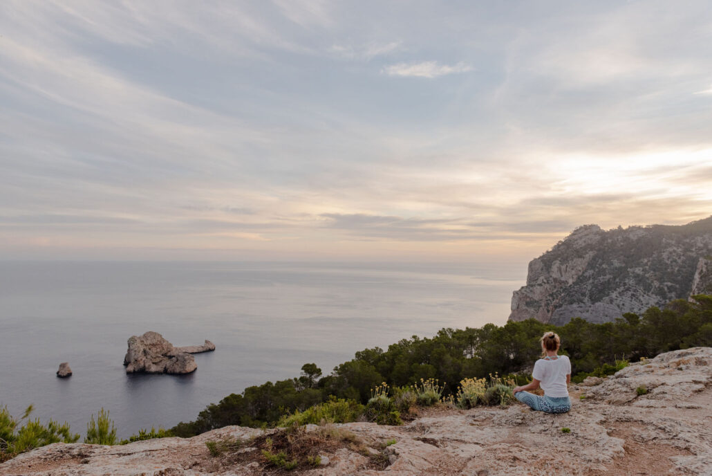 YOGA MINDFULNESS IBIZA GROEI IN ZELFLIEFDE, ZINGEVING EN GELUK