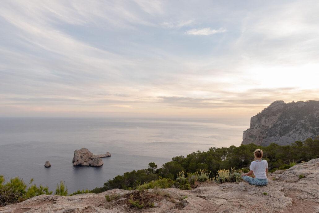 YOGA MINDFULNESS IBIZA GROEI IN ZELFLIEFDE, ZINGEVING EN GELUK