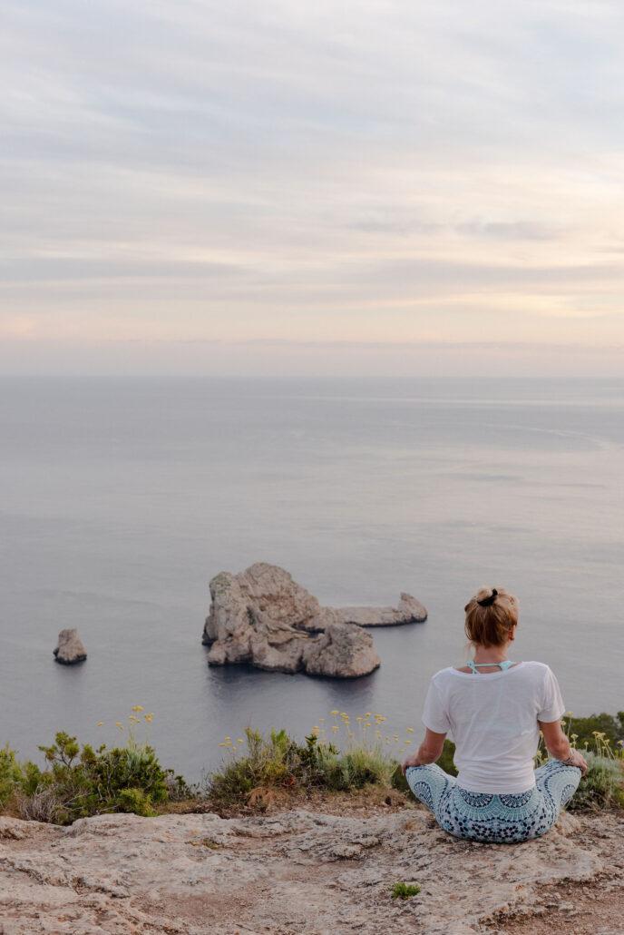 YOGA MINDFULNESS IBIZA GROEI IN ZELFLIEFDE, ZINGEVING EN GELUK